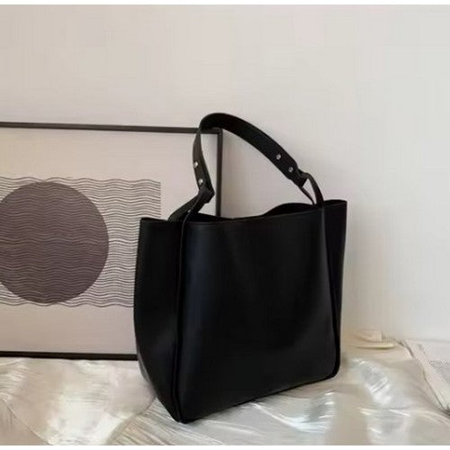 U-278 Simple Pouch Shoulder Bag in Black