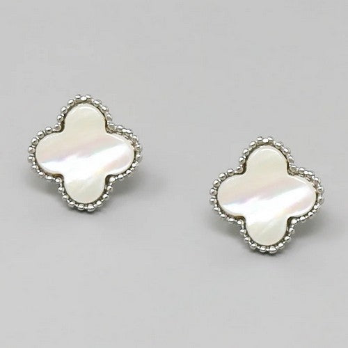 111891 Quatrefoil Clover Stopper Stud Earring in Silver Mother of Pearl