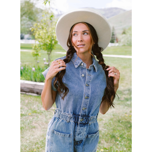 Amisu Stonewash Elastic Waist Romper in Light Denim