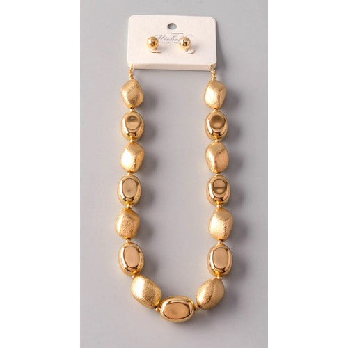 Pebble Necklace Set in Gold