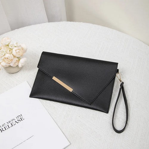 EVFV9WQNZN2 Assymetric Envelope Wristlet Clutch in Black
