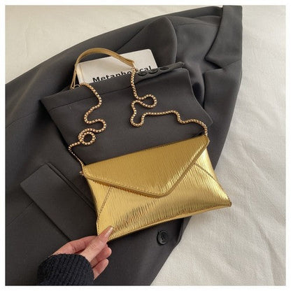 Textured Metallic Envelope Side Bag Clutch in Gold