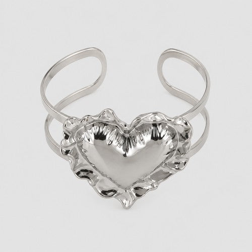 B3067 Vintage Heart Medallion Cuff Bracelet in Silver