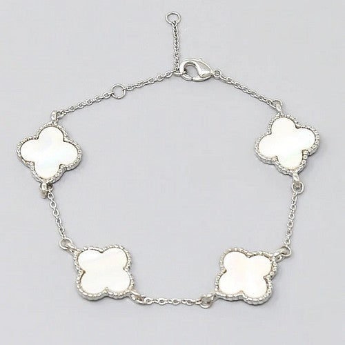 113613 Quatrefoil Clover Charm Delicate Bracelet in Silver Mother of Pearl