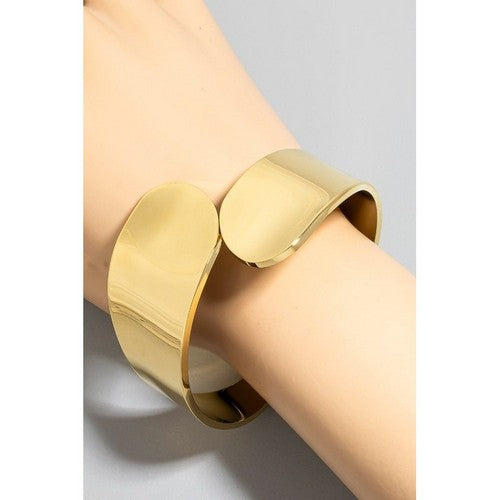 MMB8781 Stainless Steel Flat Wrap Around Cuff Bracelet in Gold