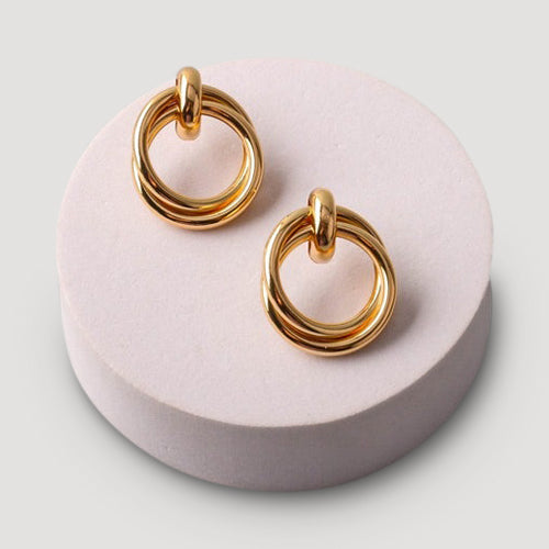 Interlock Rings Doorknocker Earring in Gold