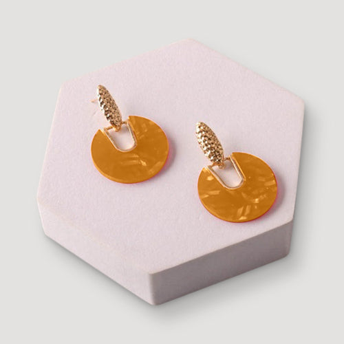 Hammered Gold Spear Acrylic Disc Earring in Yellow