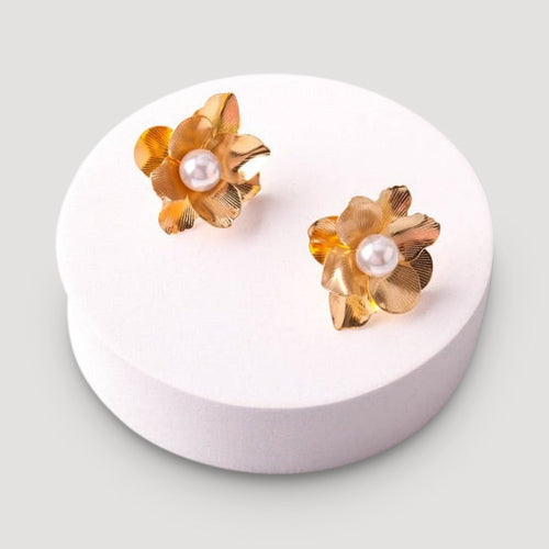 Pearl Flower Post Earring in Gold