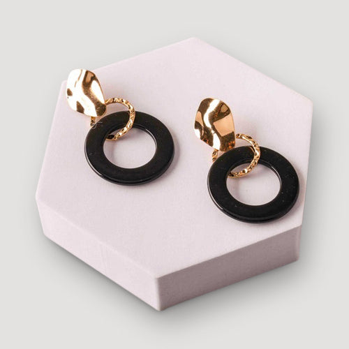 Plastic Ring Link Hammered Drop Earring in Black & Gold