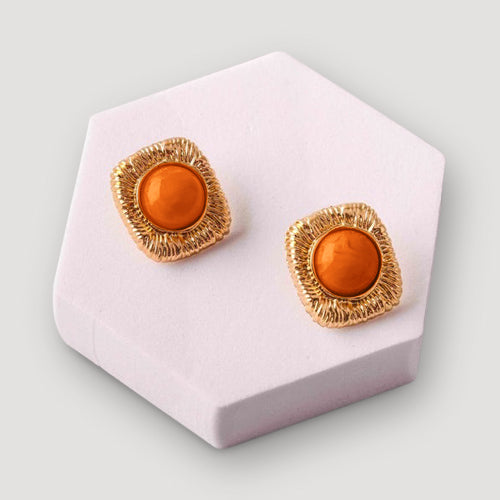 Pearl Embedded Brushed Frame Earring in Brown