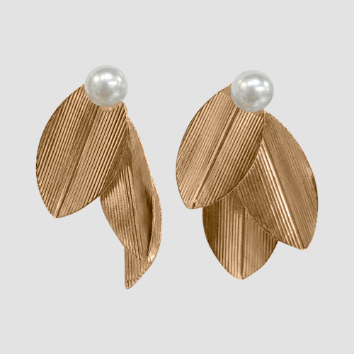 Pearl Leaf Earring in Gold