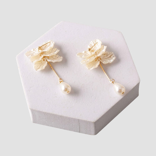 ER39408 Petal Tassel Pearl Bar Earring in Gold/White