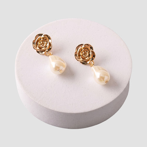 ER39801 Rose Oyster Pearl Drop Earring in Gold