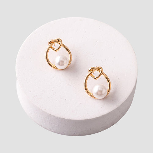 ER39802 Heart Door Knocker Pearl Earring in Gold