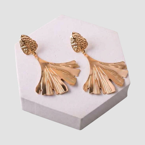 ER39832GS Textured Palm Leaf Fan Drop Earring in Gold