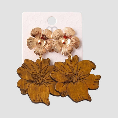 ER39977 Etched Tropical Flower Wood Drop Earring in Mid Brown