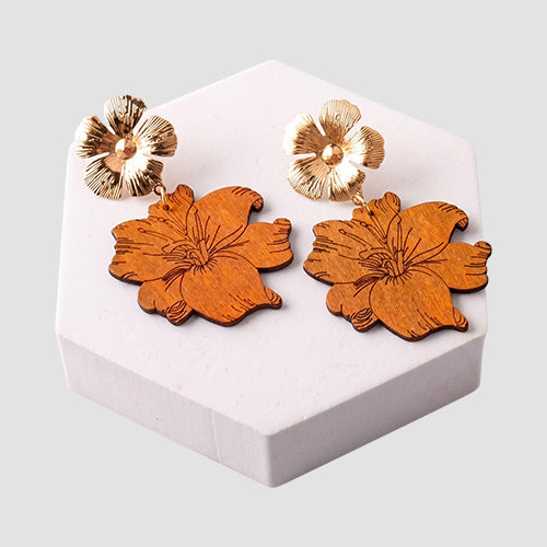 ER39977 Etched Tropical Flower Wood Drop Earring in Light Brown