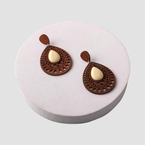ER39990 Ethnic Cut Wood Teardrop Earring in White/Dark Brown