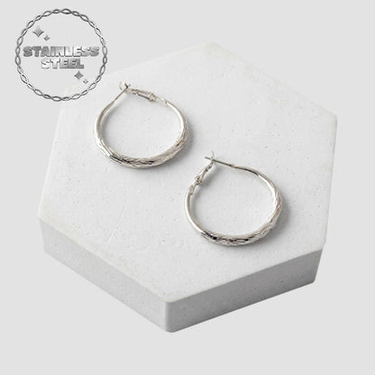 ER40004GS Stainless Steel Post Etched Graduated Hoop Earring in Silver