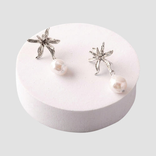 ER40107GS Star Lily Pearl Drop Earring in Silver