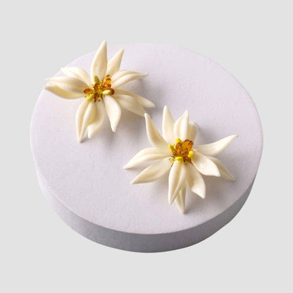 ERE3549 Statement Lily Jumbo Oversize Earring in White