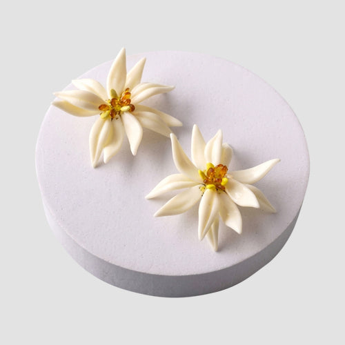 ERE3549 Statement Lily Jumbo Oversize Earring in White