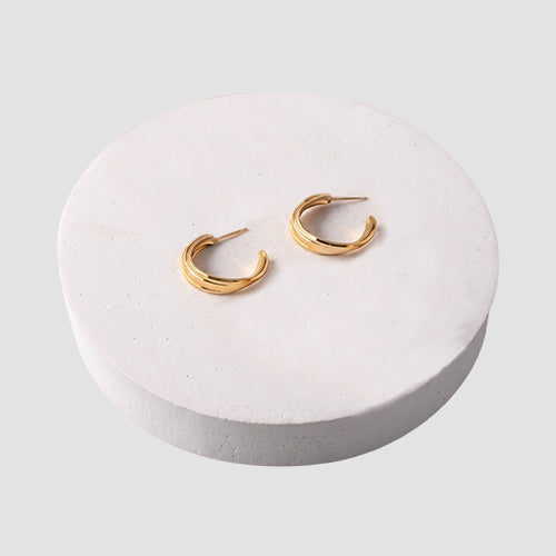 Wire Twist Hoop Earrings in Gold
