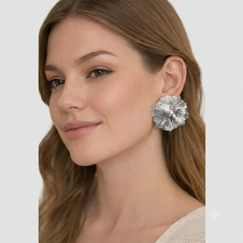 PKE5835 Abstract Flower Earrings in Silver