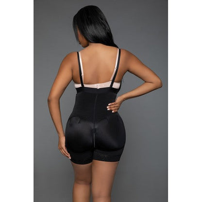 Cinch Me in Bodyshaper in Black