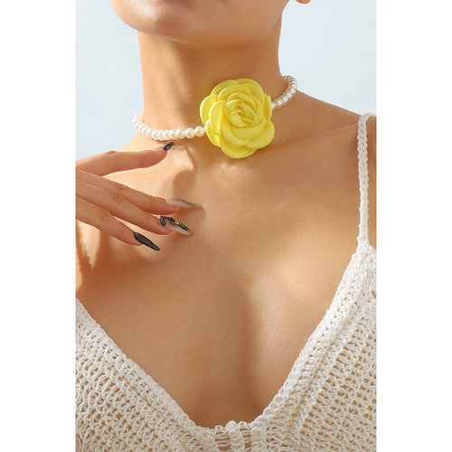 N11221 Romantic Large Flower Pearl Choker Necklace in Yellow
