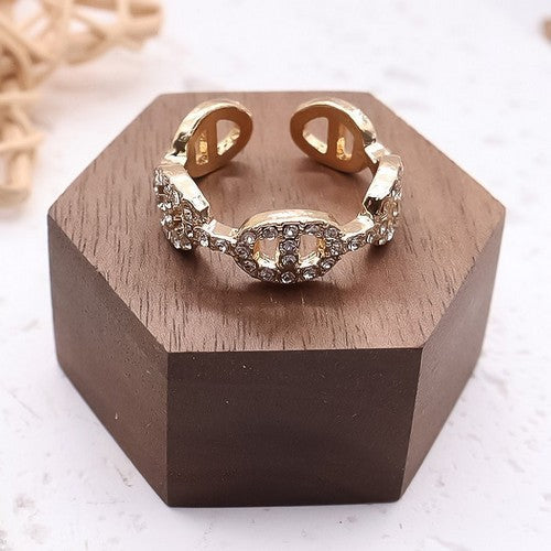 ARI1154 OO Rhinestone Ring in Gold