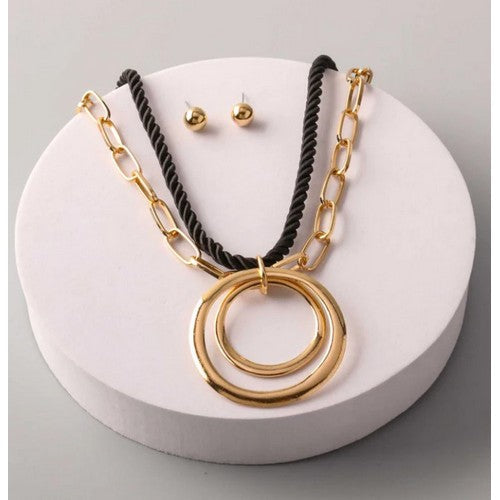 NEE5855 Layered Rings Rope Chain Necklace Set in Gold