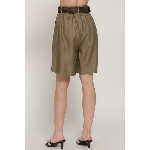 Lightweight Bermuda Shorts in Olive