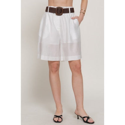 P15232 Lightweight Lined Bermuda Shorts in White