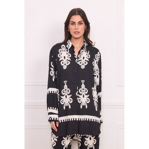 6523 Filagree Print Longline  Linen-Look Shirt in Black & White