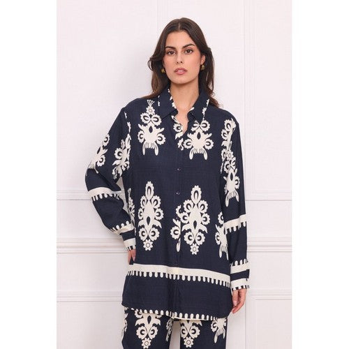 6523 Filagree Print Longline  Linen-Look Shirt in Navy & White
