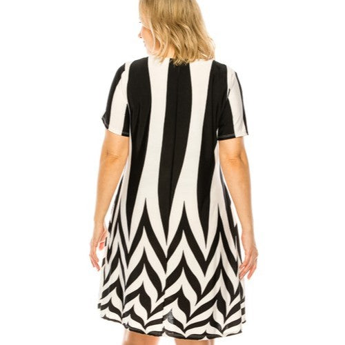 Plus Size Swing Dress Chevron Print Black/White