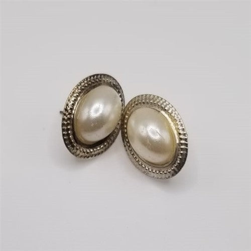 Oval Pearl Stud Earring Silver